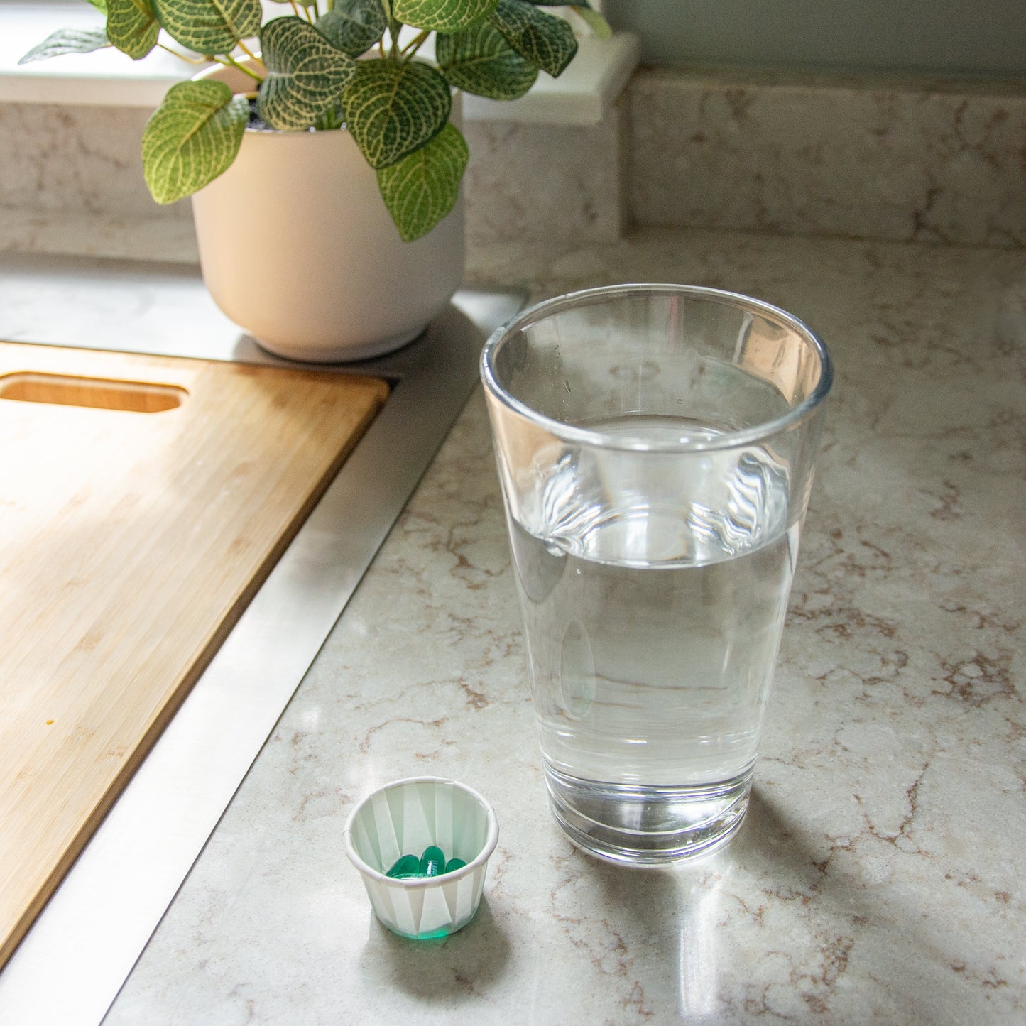 CUP, SOUFFLE PORTN TRTD PAPER WHT 1OZ (250/SL 20SL/CS)