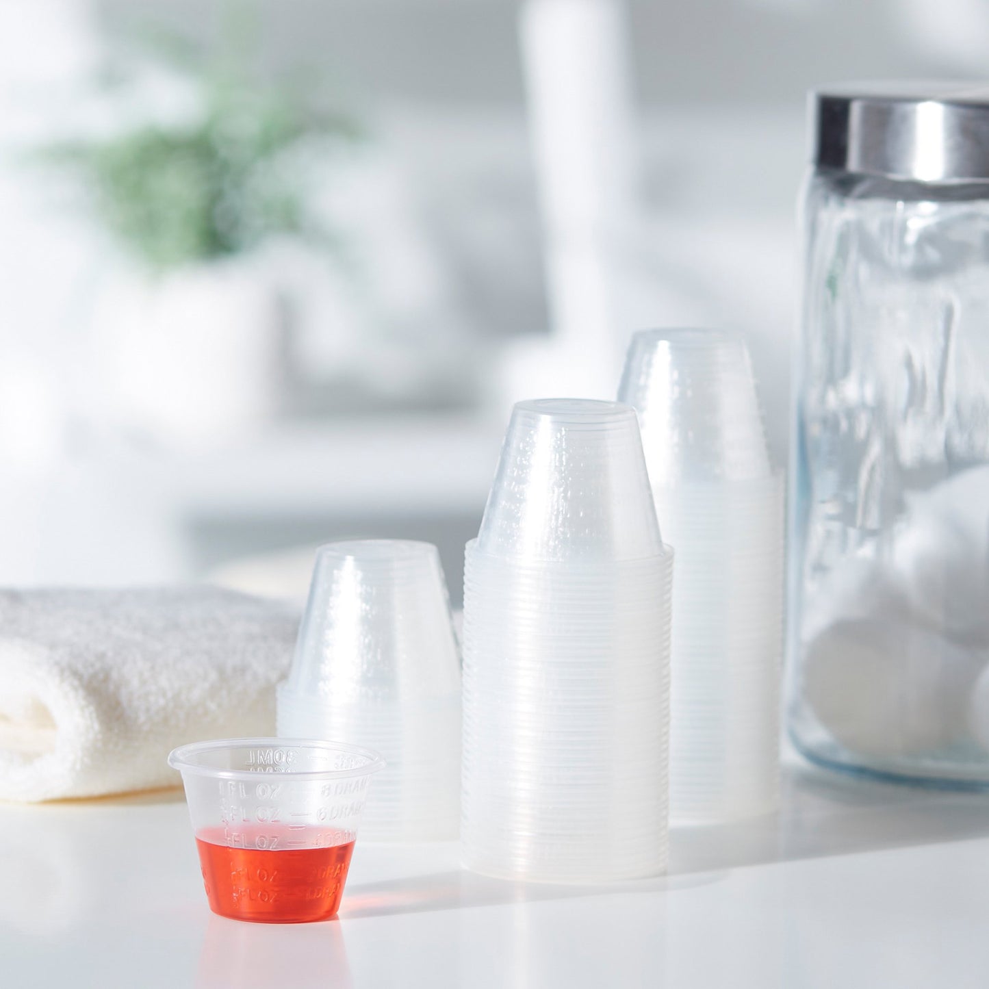 CUP, MED GRAD W/LIP 1OZ (100/SL)