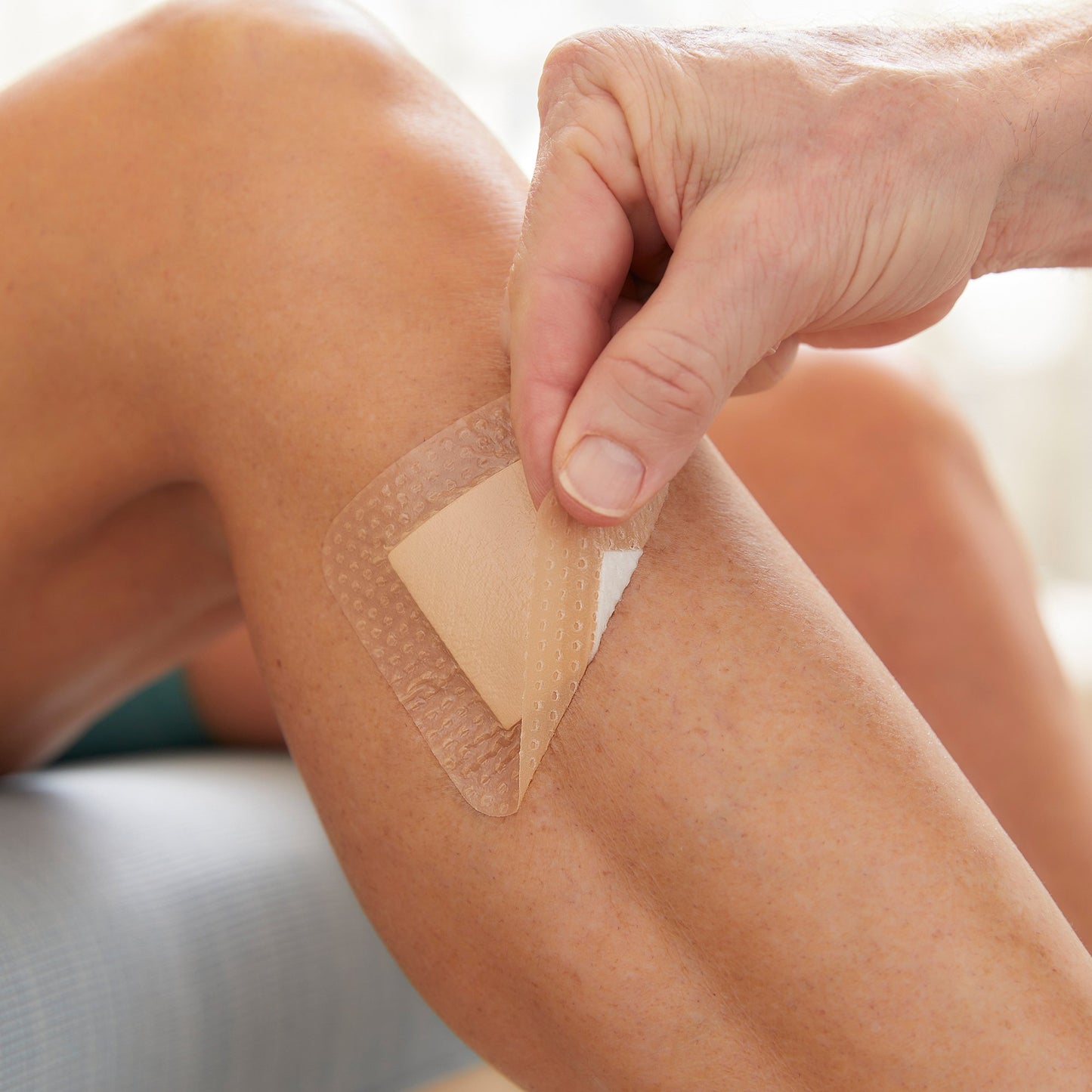 FOAM, ADH SIL LT W/BORDER 4"X4" (10/BX 20BX/CS)